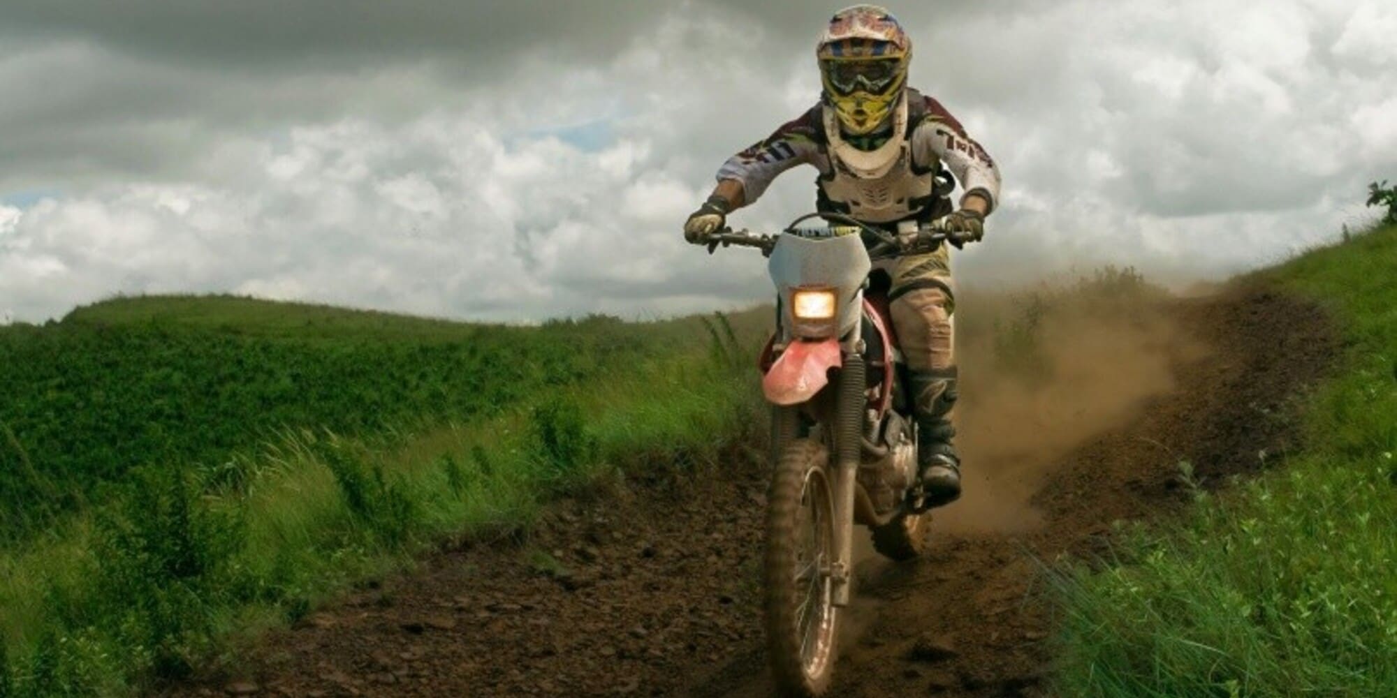 Motocross in zona protetta, multati dieci giovani dopo i video pubblicati sui social