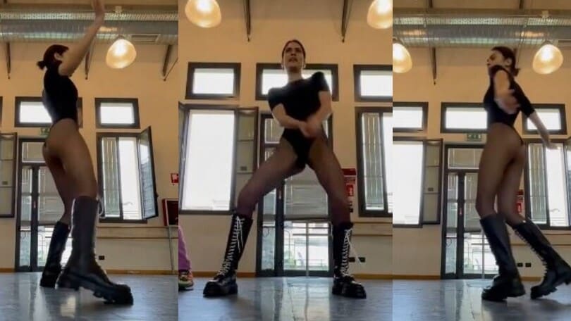Elodie scatenata: stivali di pelle e ballo sensuale