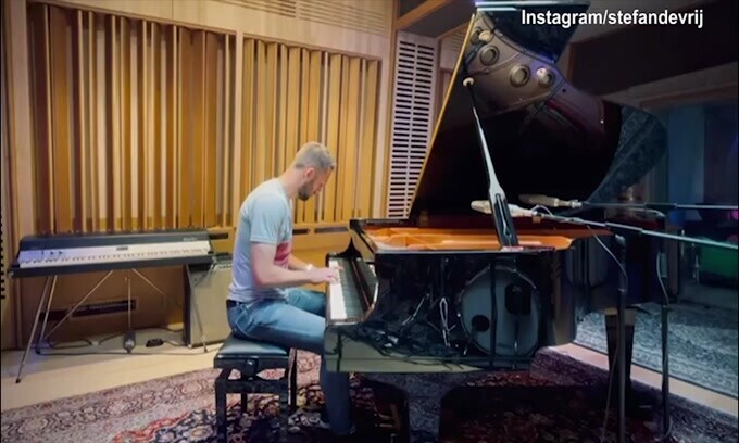 Inter, De Vrij campione anche al pianoforte