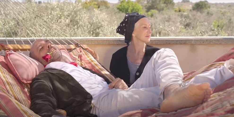 Checco Zalone canta "La Vacinada": che risate con Helen Mirren!