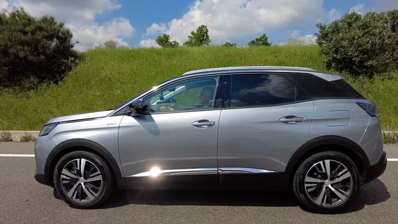Peugeot 3008 Hybrid, la prova su strada