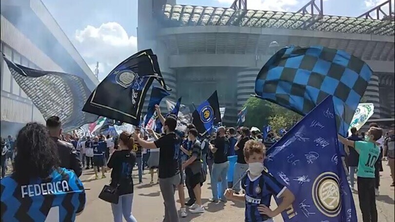 Inter, i tifosi aspettano la squadra