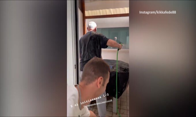 Federica Pellegrini e i gavettoni al papà Roberto