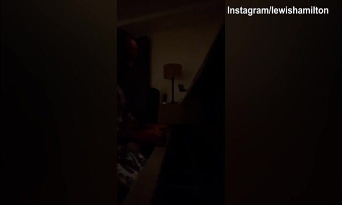 Hamilton, artista al pianoforte!