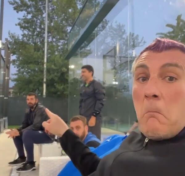 Vieri perde il primo set contro De Rossi! La colpa è del campo...