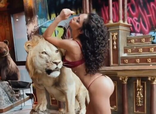 Raffaella Fico infiamma i social con il suo video sexy