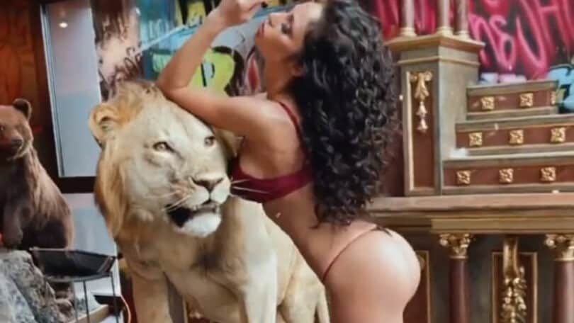 Raffaella Fico infiamma i social con il suo video sexy