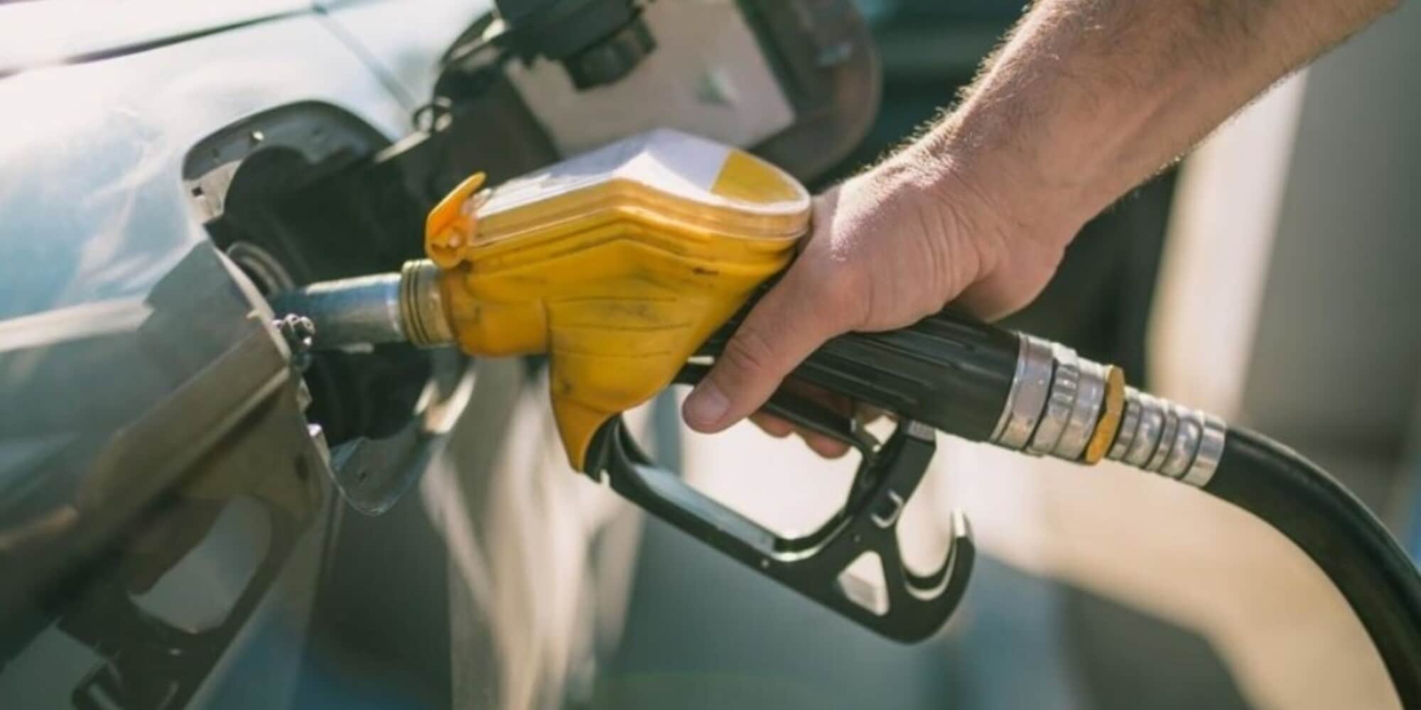 Prezzi benzina salgono ancora: +16,7% rispetto al 2020