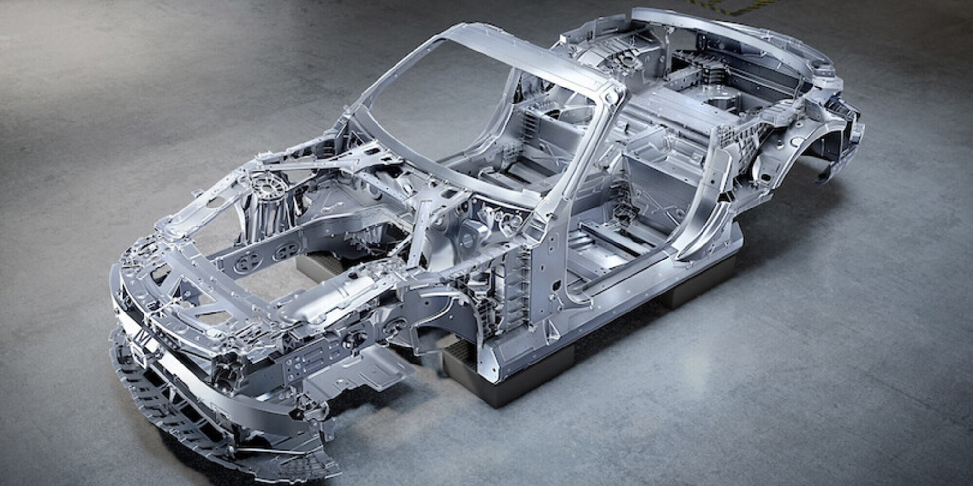 Mercedes-AMG SL, diversi materiali per la nuova scocca