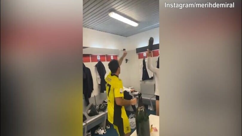 Juve, lo spogliatoio in festa: "Demiral alè Demiral alè"