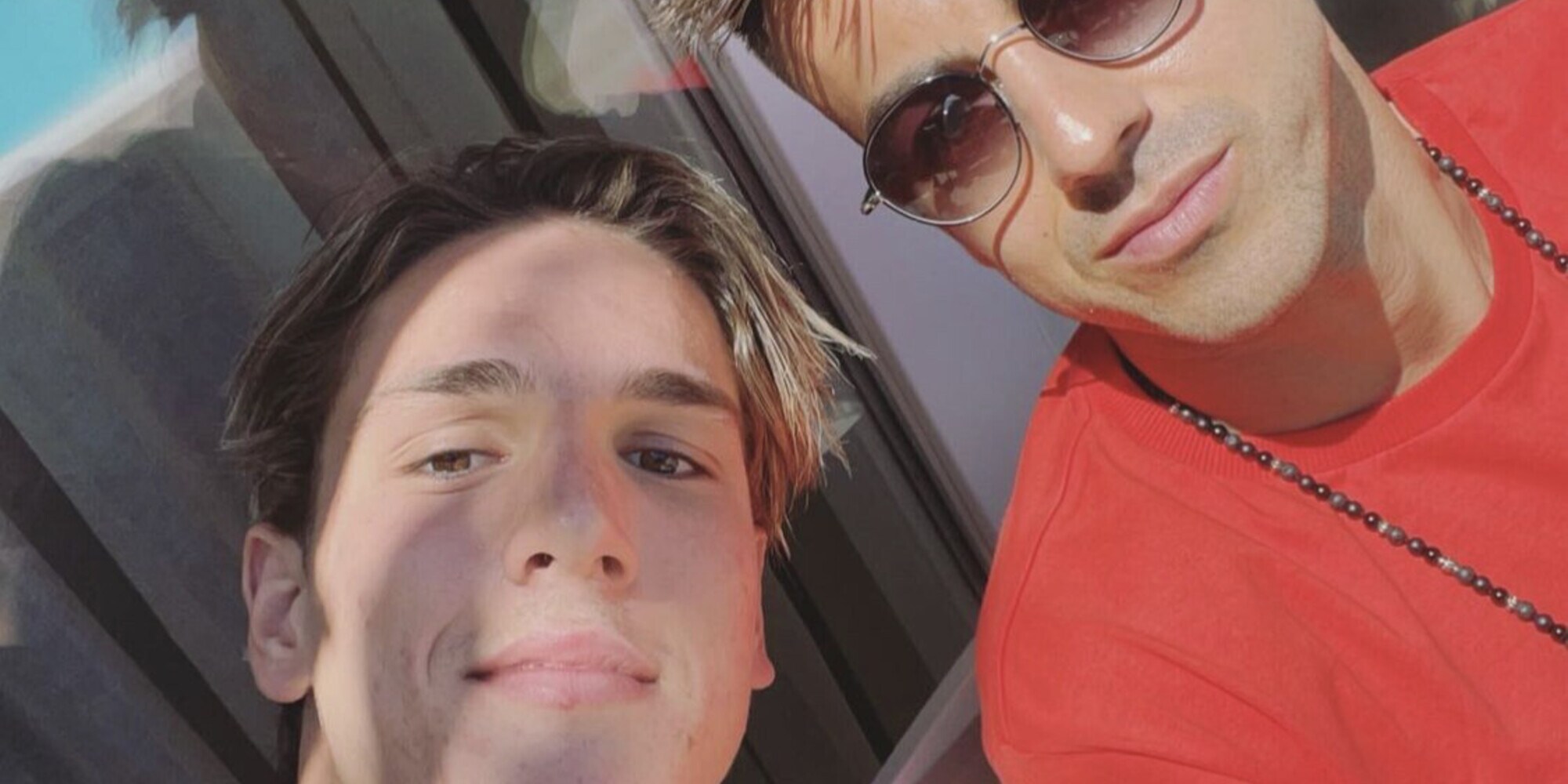 Roma, Zaniolo si rilassa in piscina dopo l’allenamento: “Relax con lo ‘zio’ El Shaarawy”