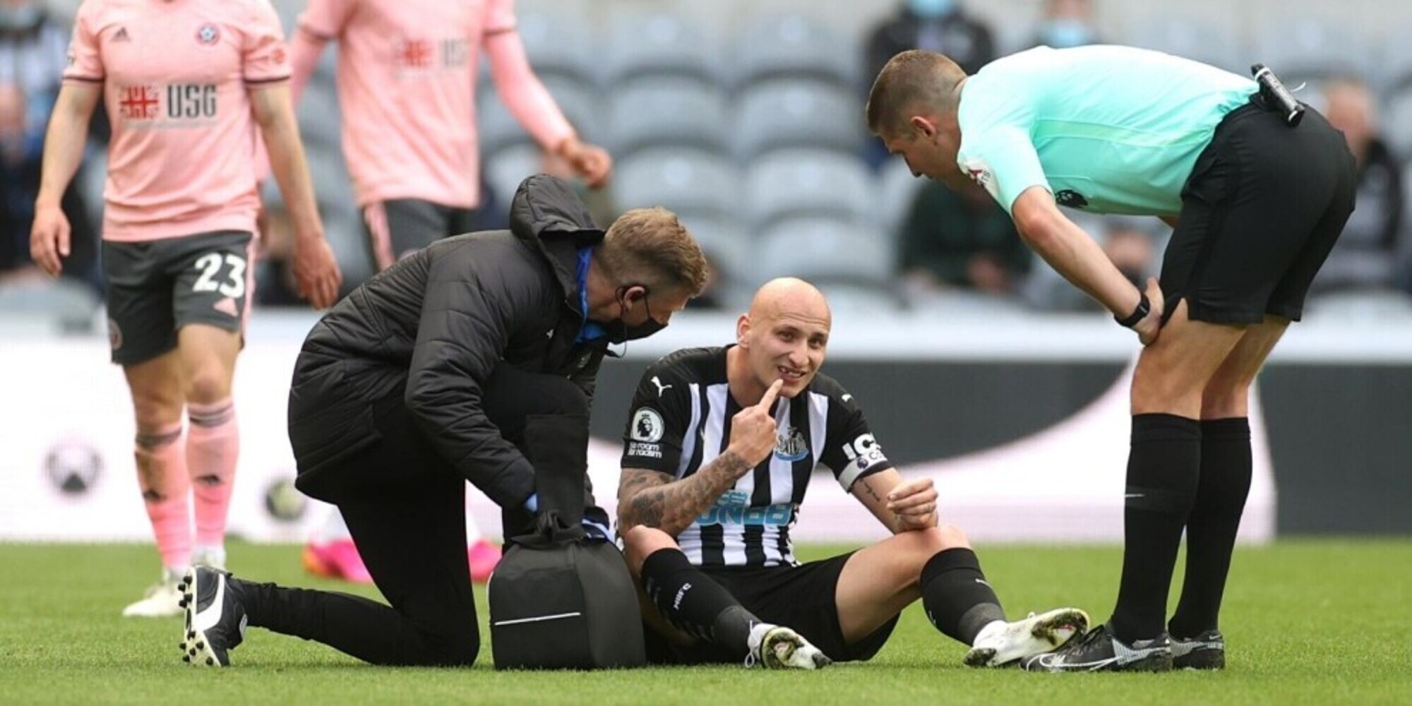 Newcastle, incredibile Shelvey: perde un dente ma continua a giocare