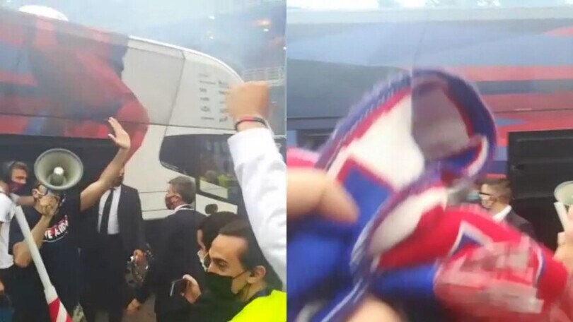 Bologna, la carica dei tifosi prima della Juve