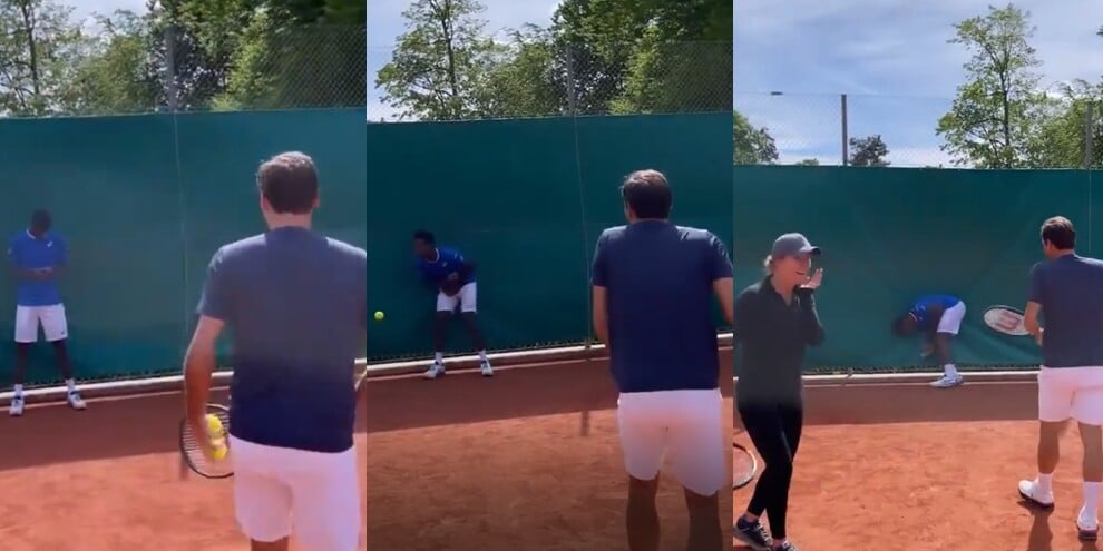 Federer prende male la mira e colpisce Monfils...