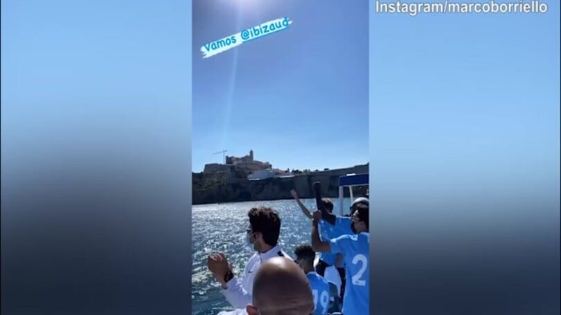 Prima in nave, poi in pullman: la festa dell'Ibiza è speciale
