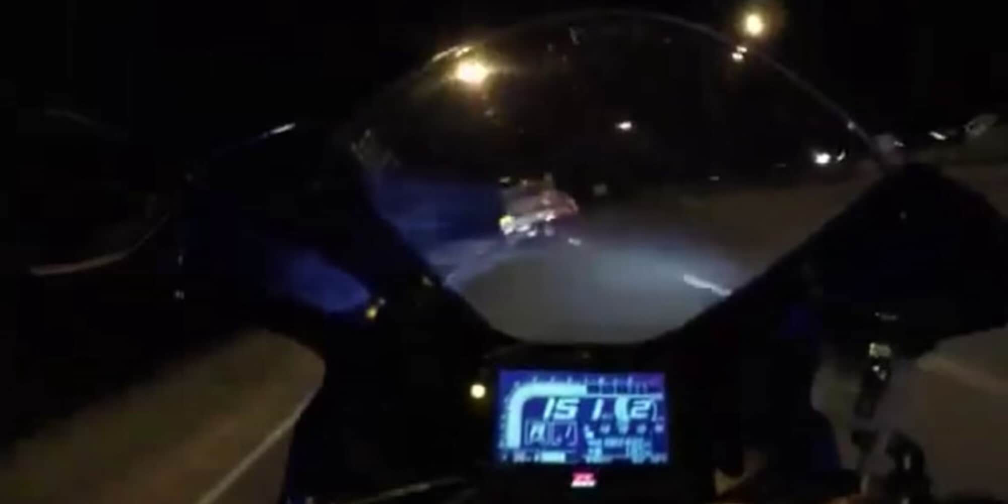 Si schianta a 150 km/h con la moto: il video diffuso su richiesta della moglie