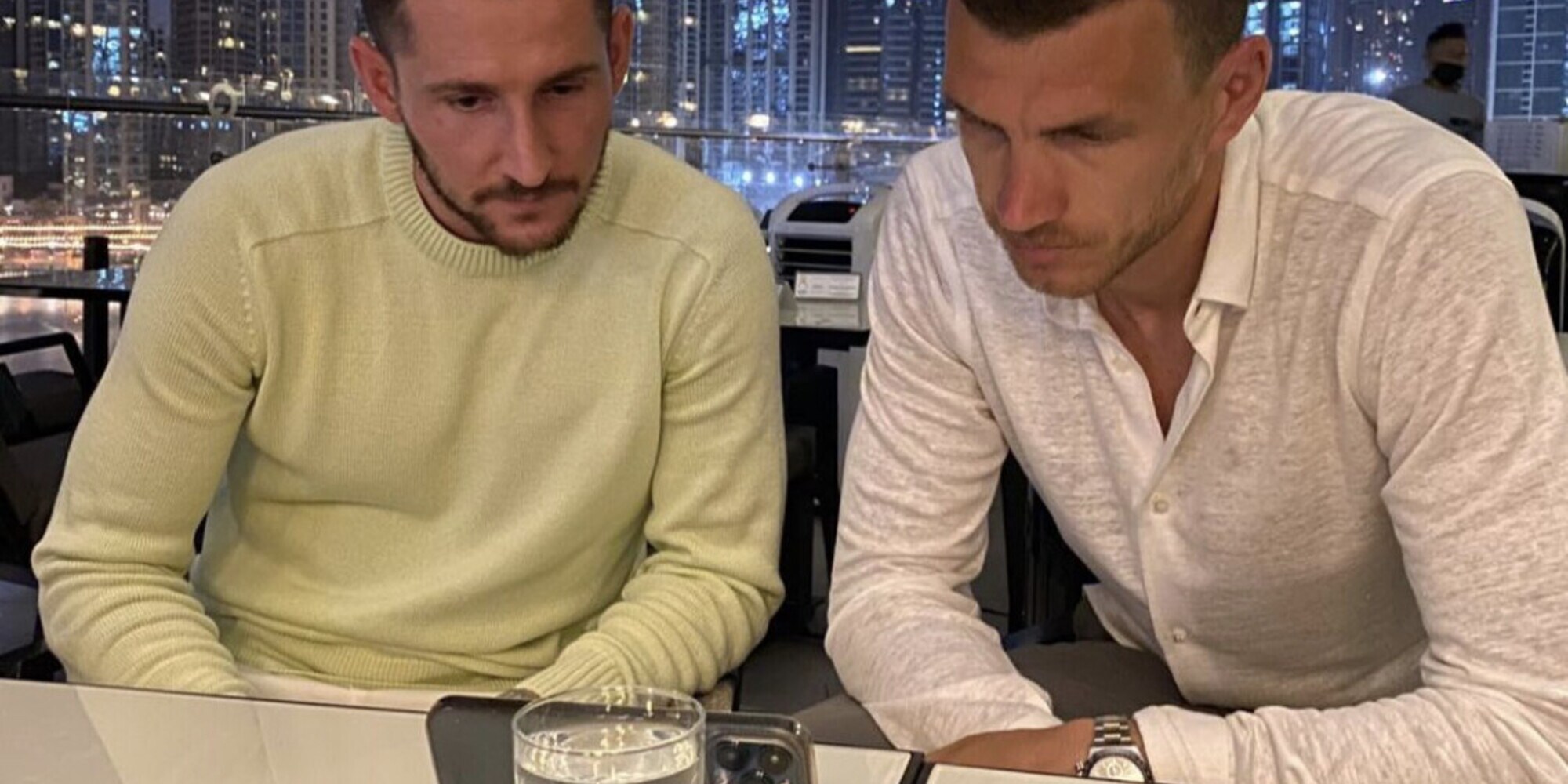 Dzeko, relax a Dubai pensando al futuro. E la finale di Europa League sul telefono