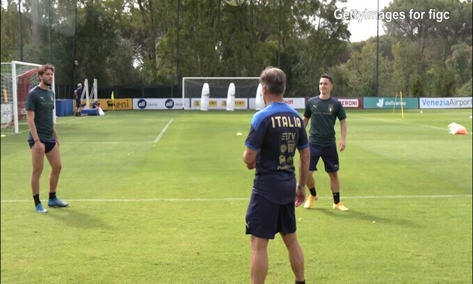 Italia, corsa e partitelle sotto il sole per la squadra di Mancini