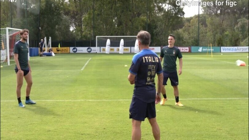 Italia, corsa e partitelle sotto il sole per la squadra di Mancini