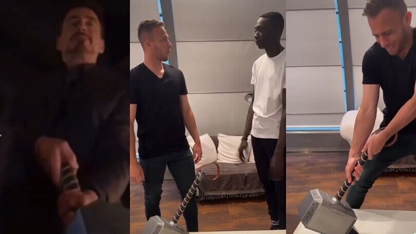 Il re di Tik Tok sfida Arthur: la scena da film!