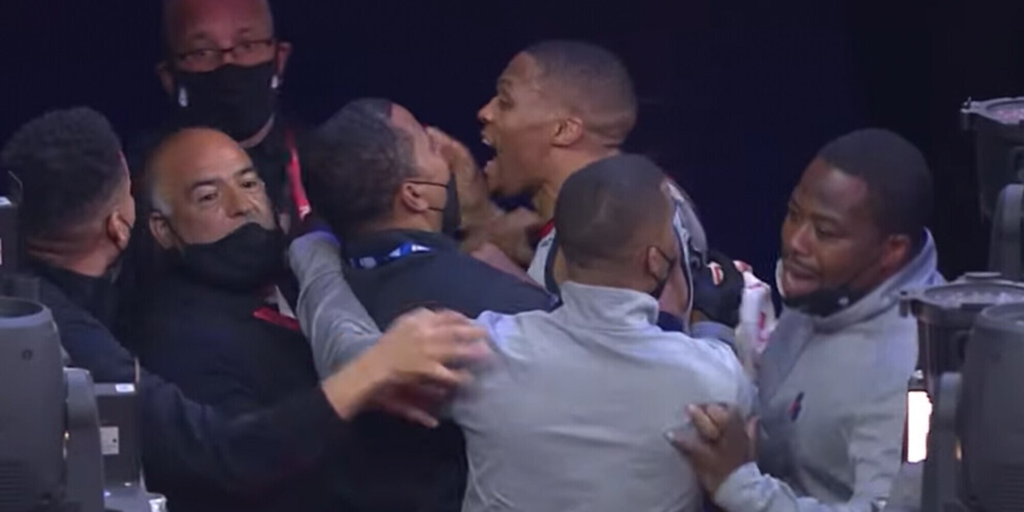 Nba, tifosi fuori controllo: daspo a vita per cinque spettatori