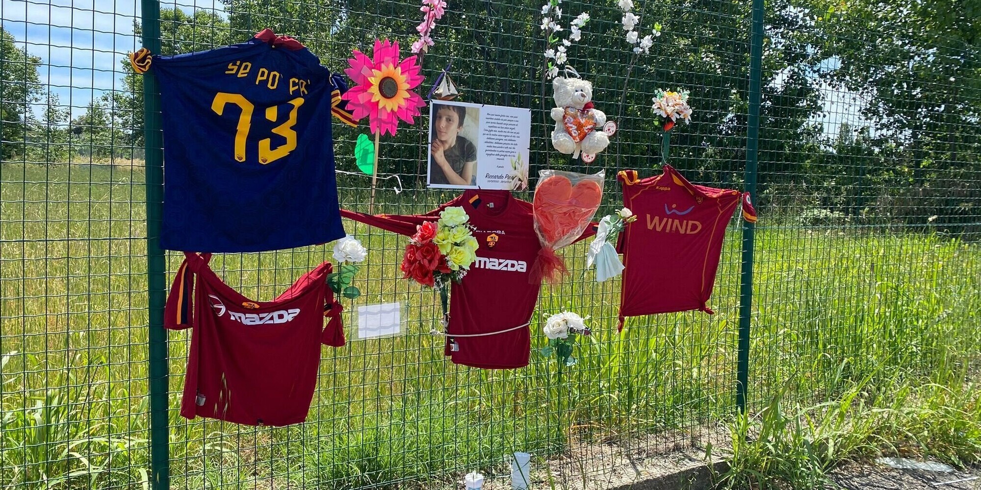 Roma, Riccardo ha di nuovo la sua maglia: l’emozionante gesto di solidarietà dei tifosi