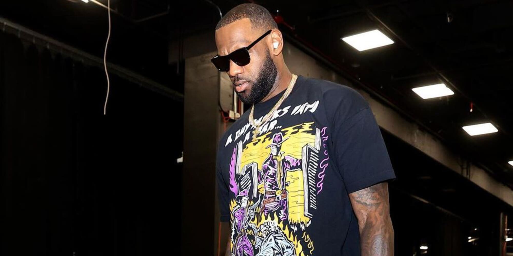 LeBron James esclusivo: svela le nuove cuffie Apple?