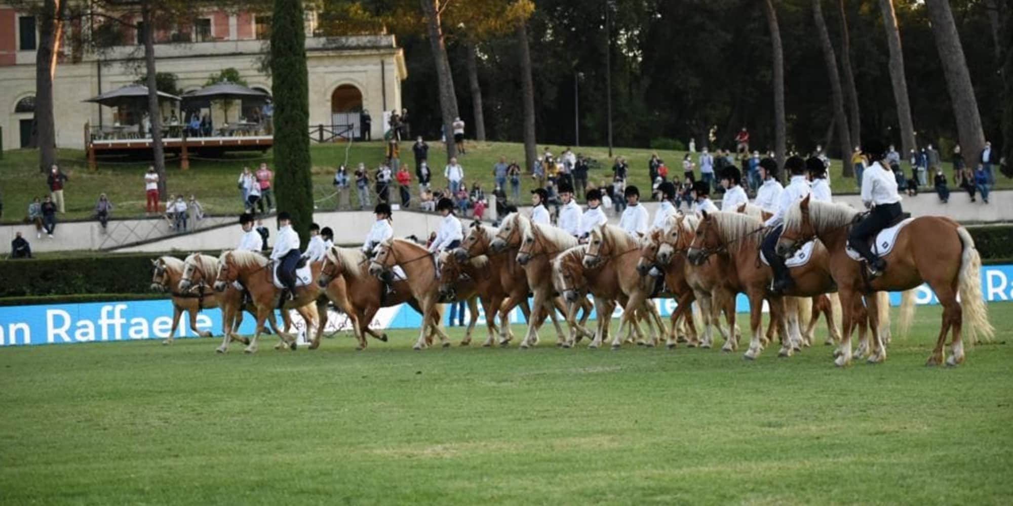 Piazza di Siena: chiusura affidata ai ragazzi del Carosello San Raffaele Viterbo