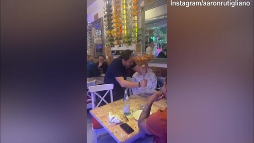 Jorginho, che regalo speciale: pasta a forma di...Champions!