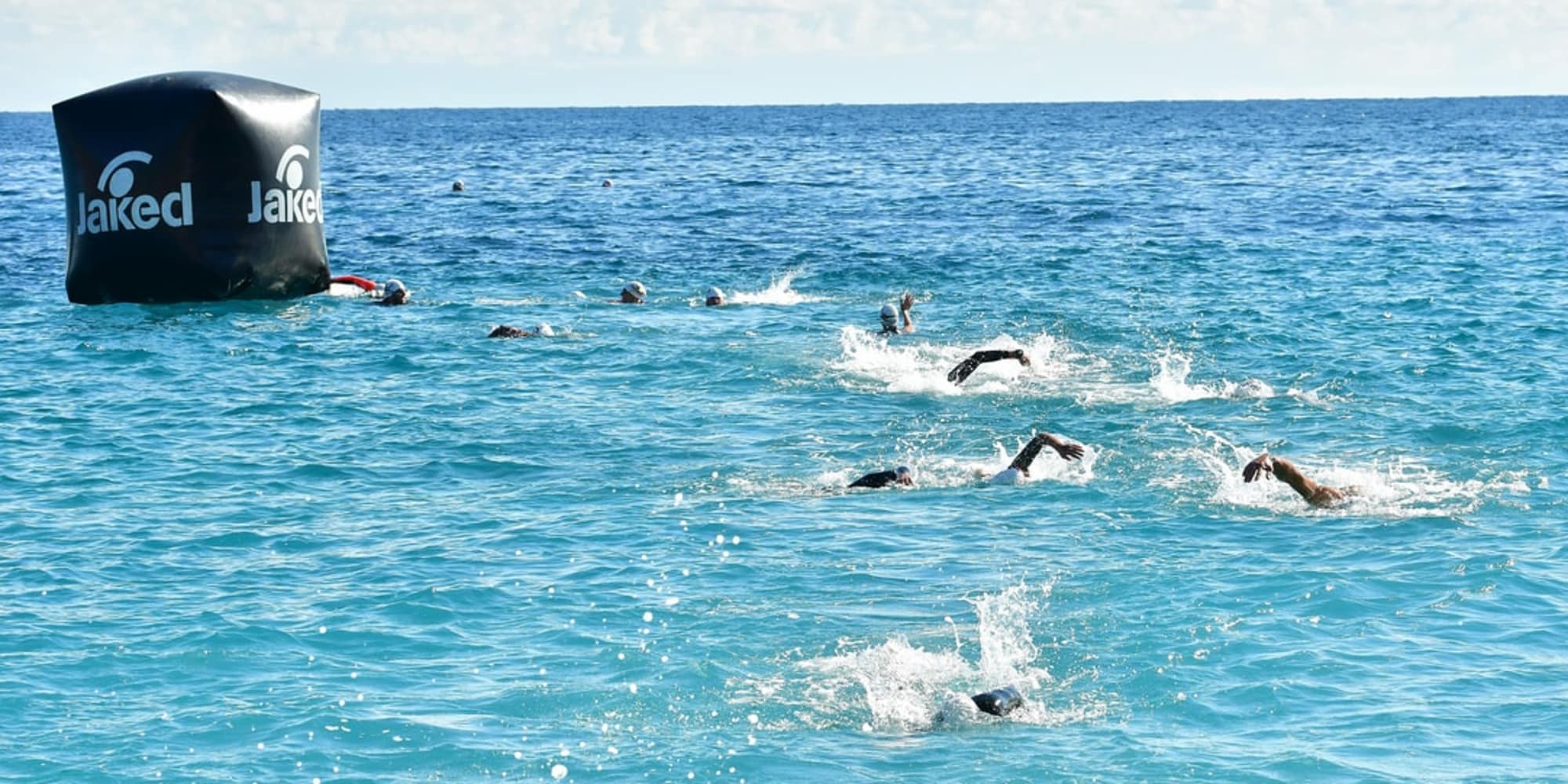 Swimtheisland approda in Sardegna: si nuota nelle acque libere di San Teodoro