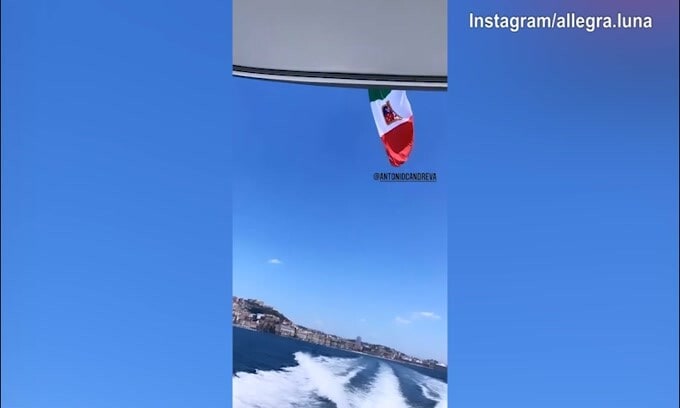 Candreva e compagna, gita nel Golfo di Napoli