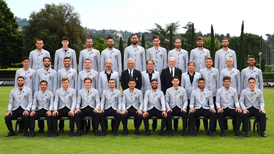 Italia, che eleganza con la divisa di Armani!