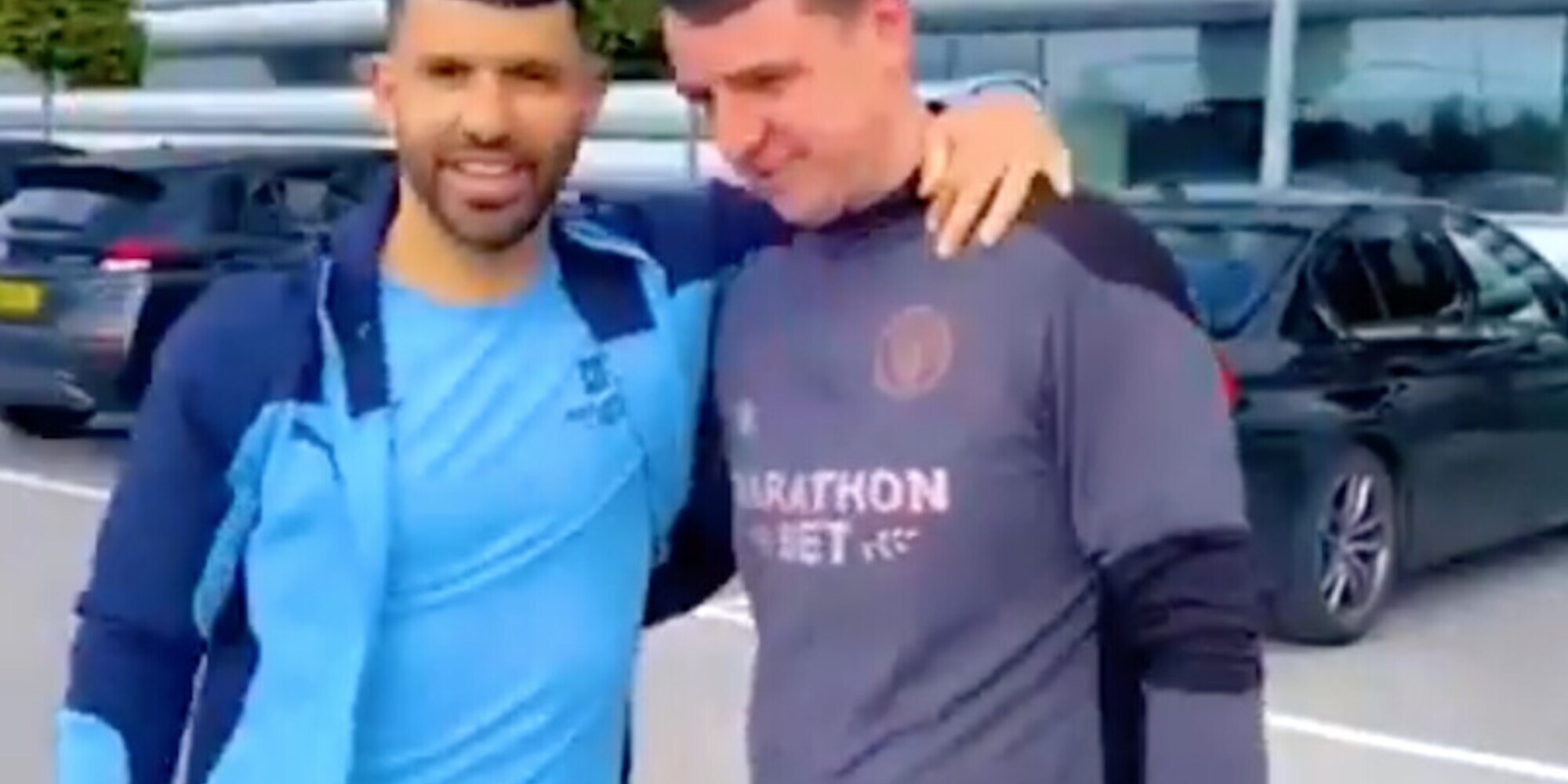 Aguero saluta il Manchester City regalando orologi e la sua Range Rover Evoque