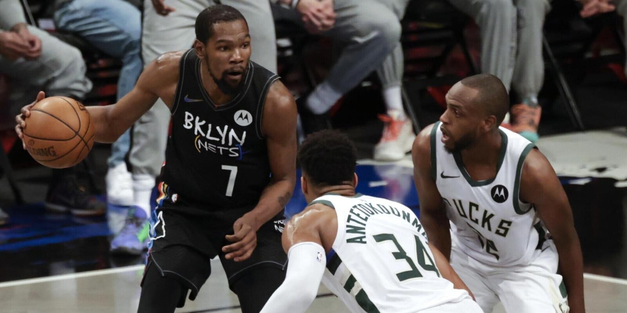 Playoff Nba: Brooklyn sul 2-0 con Milwaukee, Phoenix parte bene