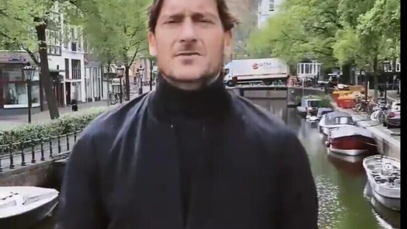 Francesco Totti accetta l'invito di De Boer e va in Olanda