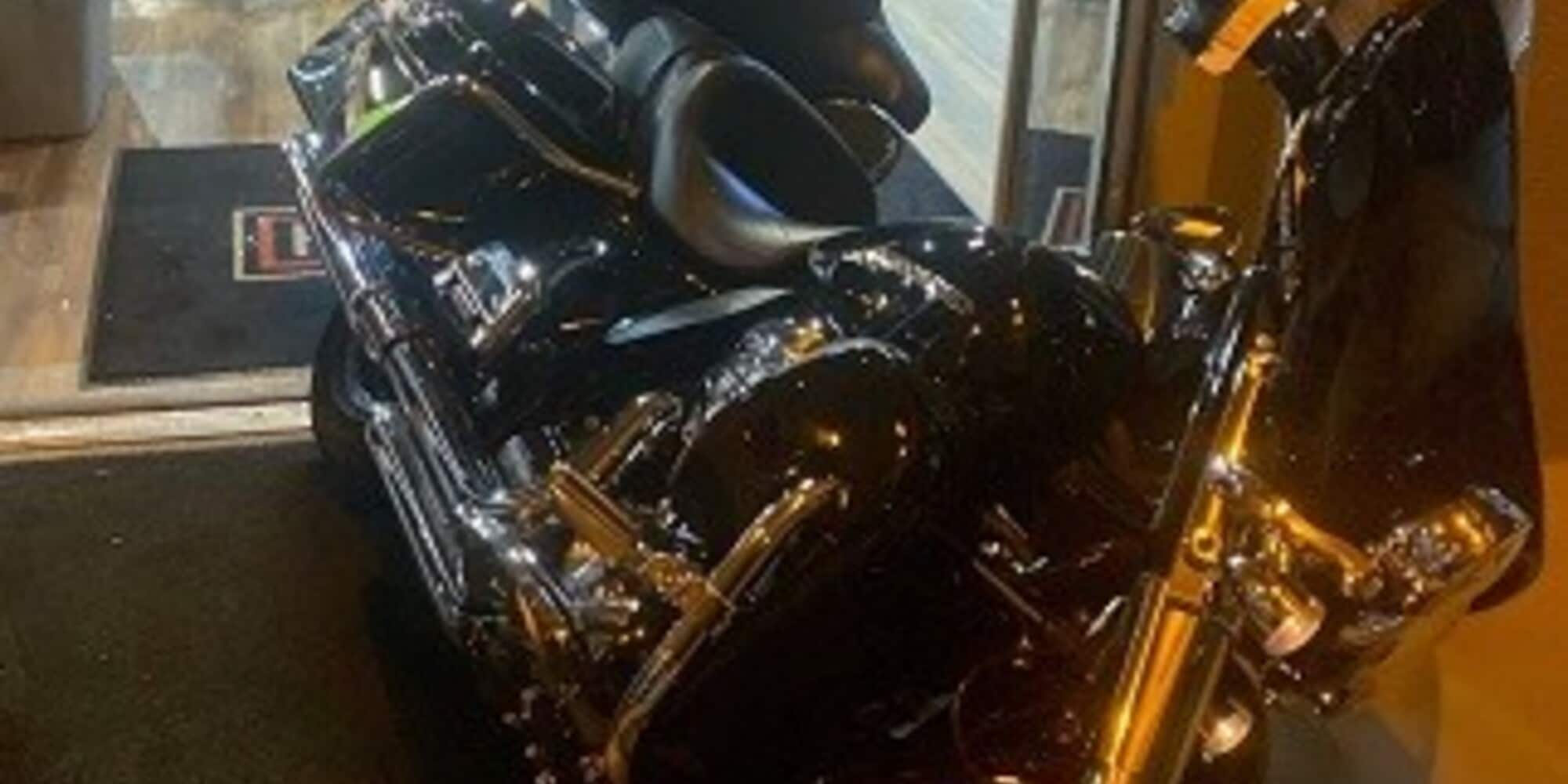 Harley-Davidson, il furto finisce male per colpa di...una porta