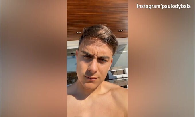 Dybala, relax con vista lago