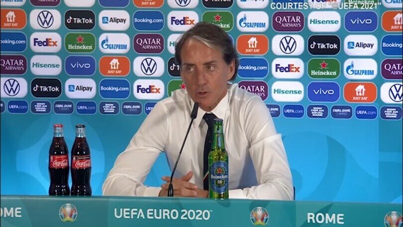 Mancini se la ride: "Noi favoriti? Ne mancano ancora sei.."