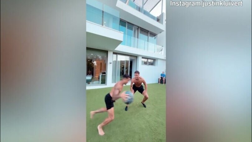 Kluivert, schiacciata in stile James!