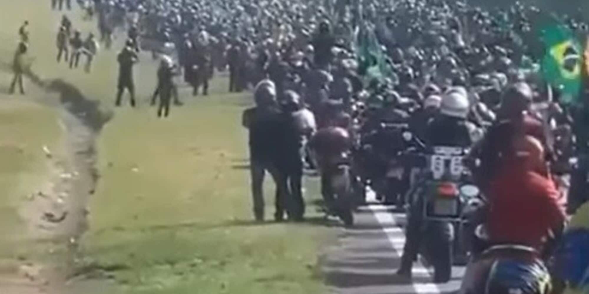 Bolsonaro e corteo di moto: multa per la "motociata"