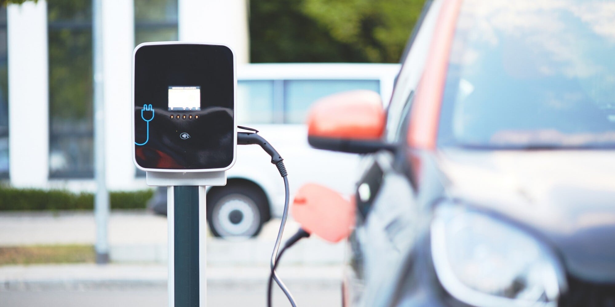 Solo Volvo e Volkswagen in linea con gli obiettivi green Ue. Tutte le altre case automobilistiche in netto ritardo