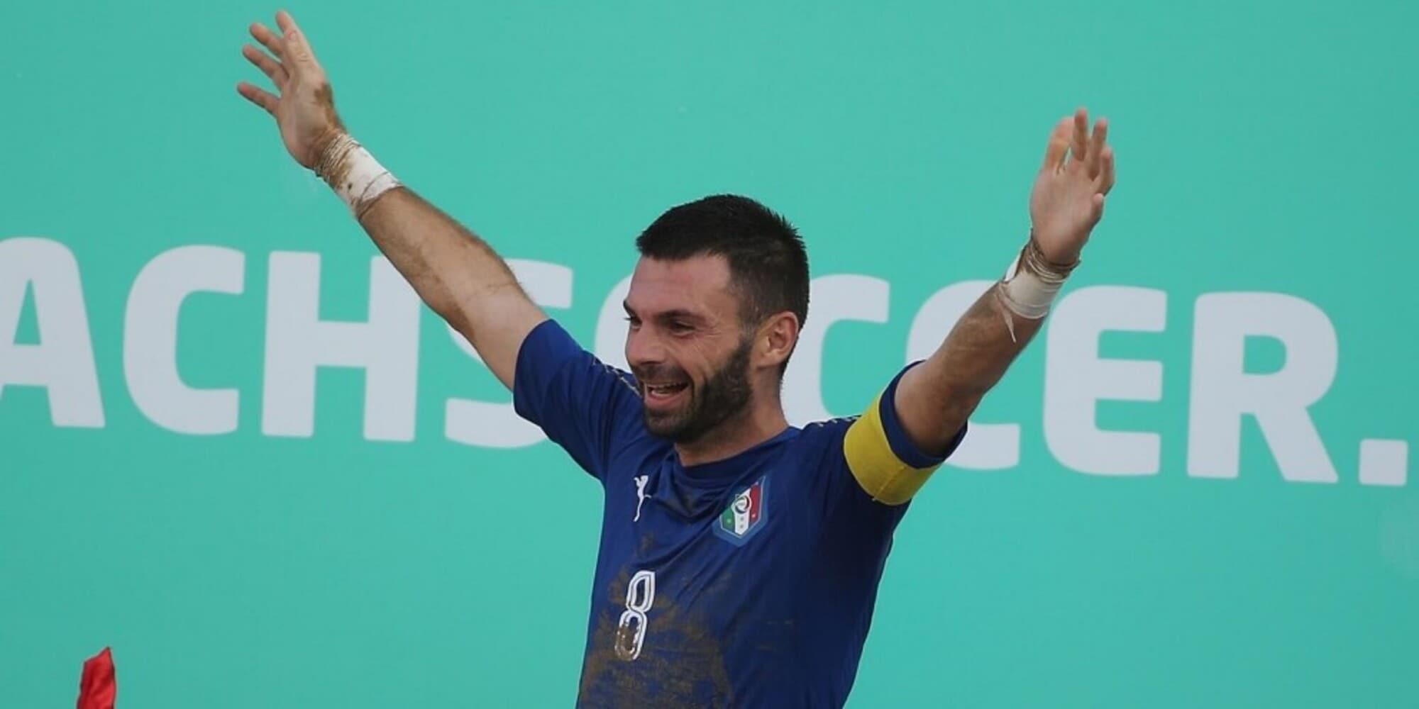 Beach Soccer, l'Italia sfida la Francia: la carica di Corosiniti