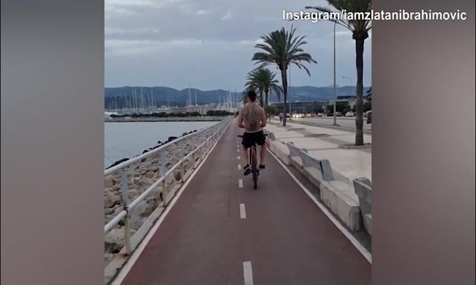 Ibra gira in bici: "Libertà"