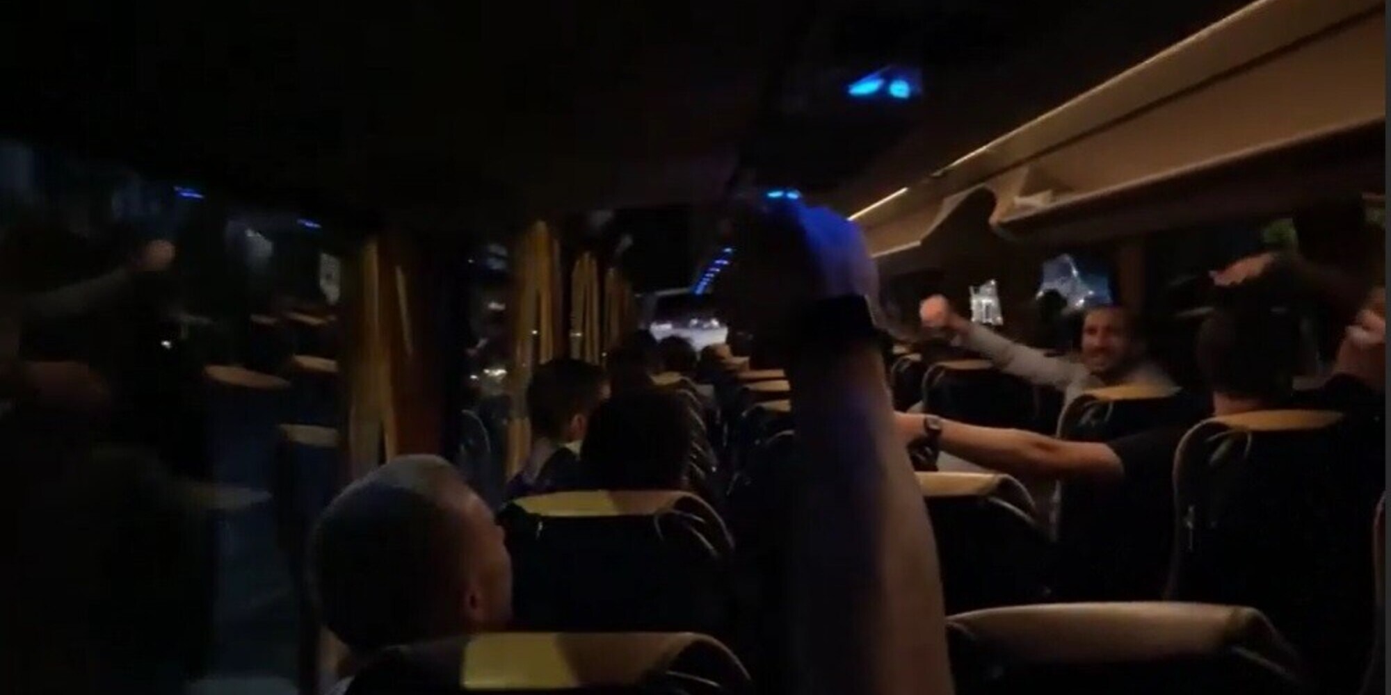I giocatori dell'Italia cantano Notti Magiche: è già tormentone VIDEO