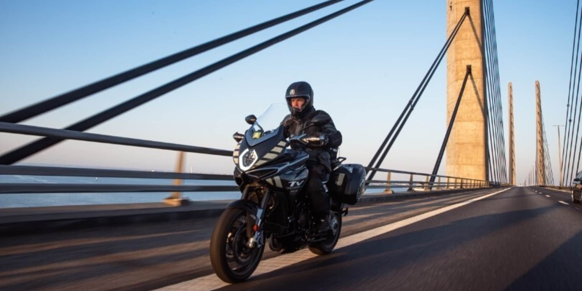 MV Agusta, 2003 km e 11 paesi in 24 ore: il record di Valerio Boni