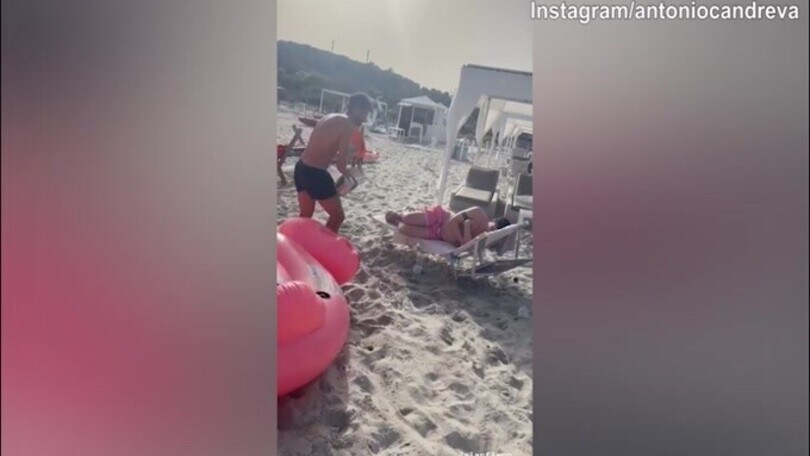 Candreva, che scherzone in spiaggia!