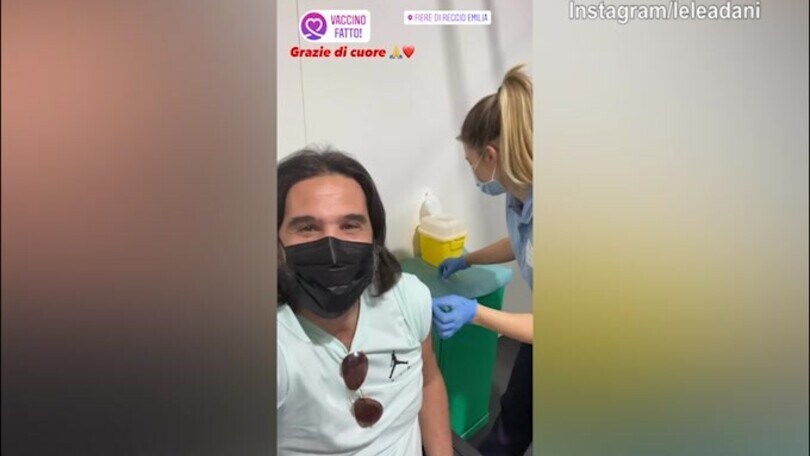 Adani si vaccina: "Facciamolo"