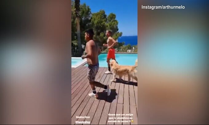 Juve, Arthur si allena in piscina con Tuntz