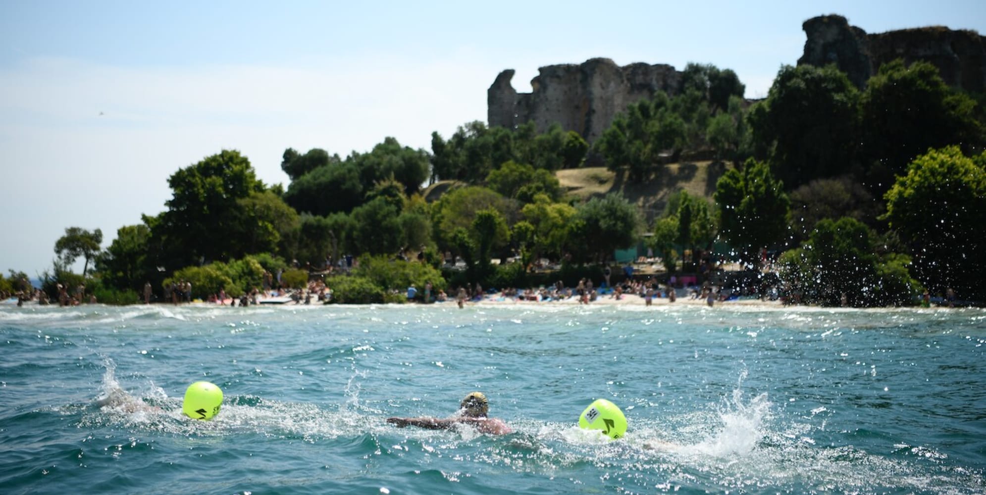 Swimtheisland Sirmione, 900 nuotatori in gara sul Lago di Garda