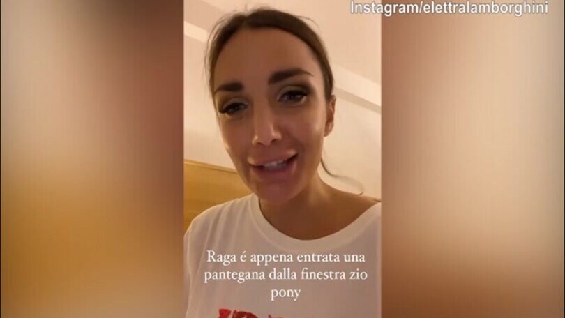 Elettra Lamborghini chiede aiuto. C'è un topo in camera!
